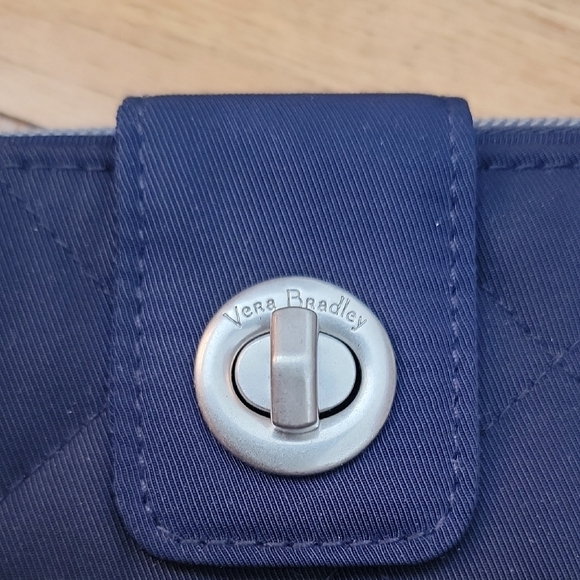 VERA BRADLEY/TURNLOCK WALLET/NAVY - Picture 2 of 11